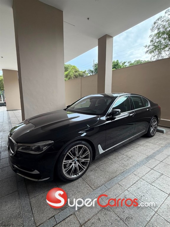2017 BMW Serie 7 740i — foto 1 / 12