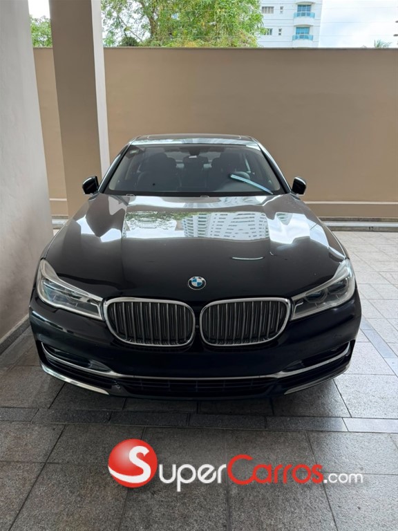 2017 BMW Serie 7 740i — foto 2 / 12