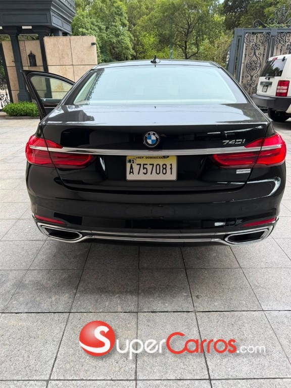2017 BMW Serie 7 740i — foto 11 / 12