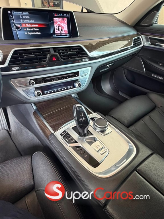 2017 BMW Serie 7 740i — foto 12 / 12