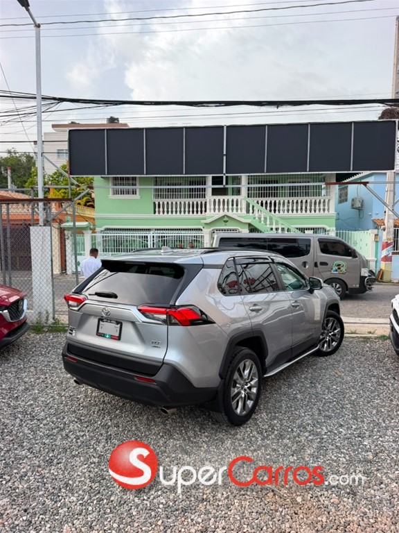 2021 Toyota RAV4 XLE Premium — foto 2 / 7