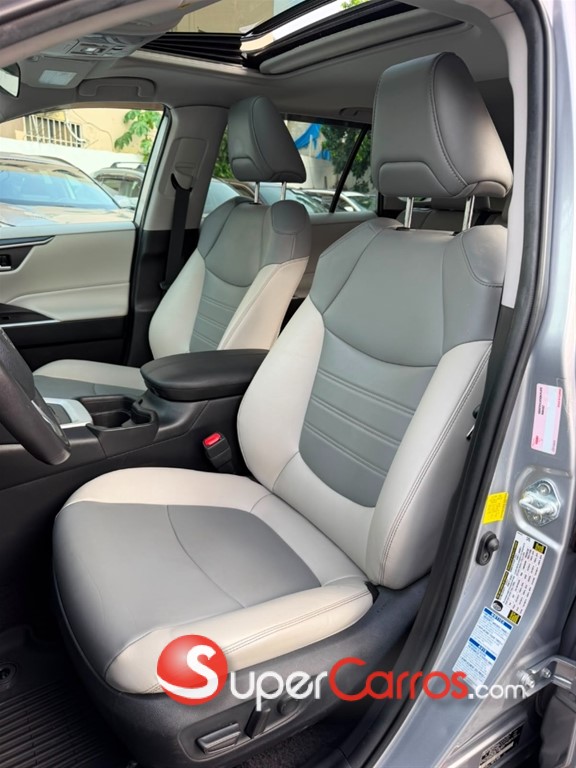 2021 Toyota RAV4 XLE Premium — foto 3 / 7