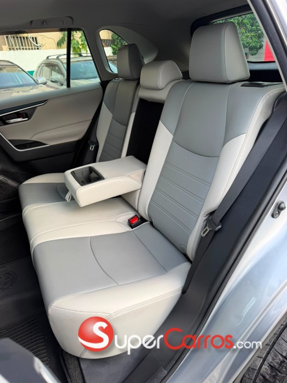 2021 Toyota RAV4 XLE Premium — foto 5 / 7