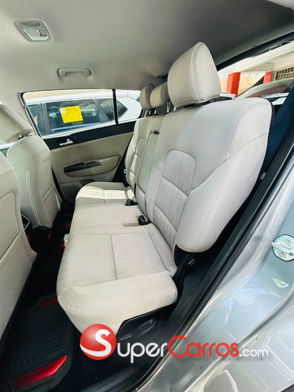 2022 Kia Sportage LX — foto 8 / 12