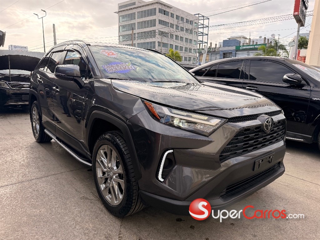 2022 Toyota RAV4 XLE Premium — foto 2 / 12