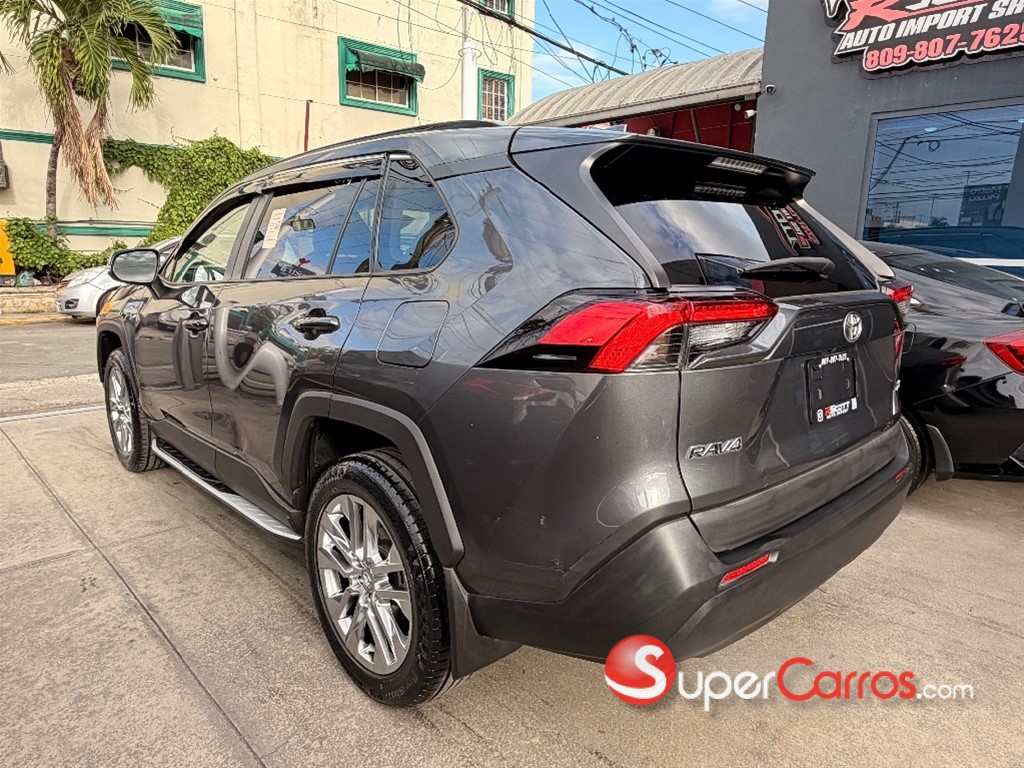 2022 Toyota RAV4 XLE Premium — foto 4 / 12