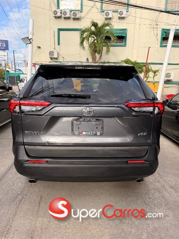 2022 Toyota RAV4 XLE Premium — foto 6 / 12