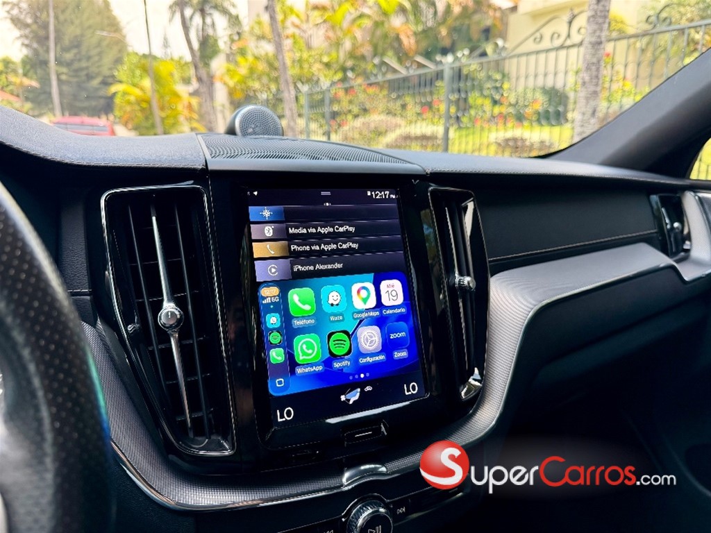 2018 Volvo XC60 T6 R Design — foto 10 / 12