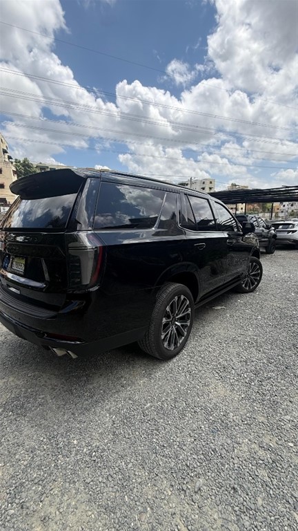 2025 Chevrolet Tahoe Highcountry Duramax — foto 6 / 8