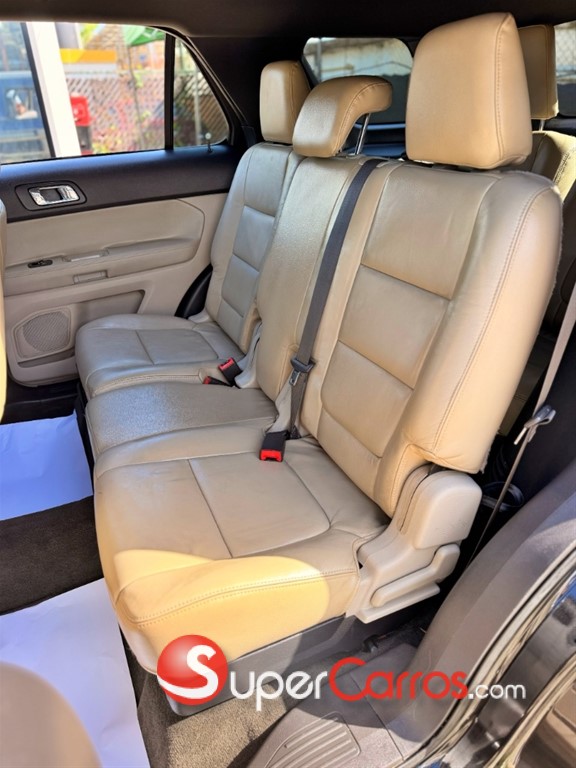 2015 Ford Explorer XLT — foto 8 / 12