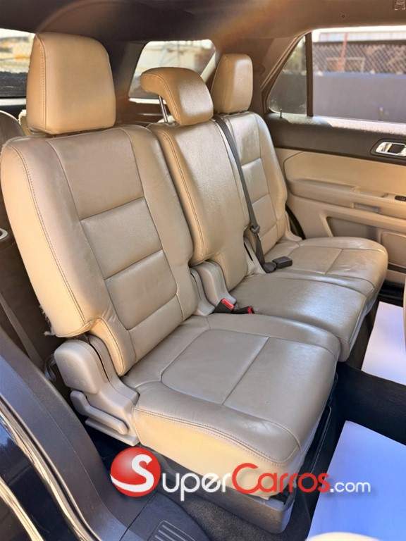 2015 Ford Explorer XLT — foto 9 / 12
