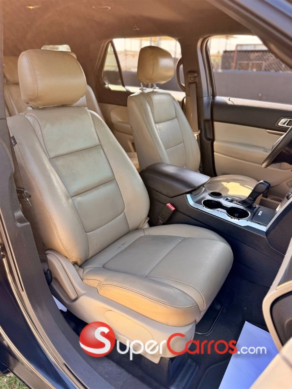 2015 Ford Explorer XLT — foto 10 / 12