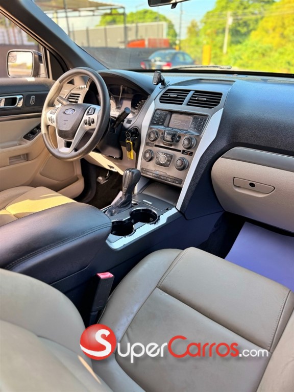 2015 Ford Explorer XLT — foto 11 / 12