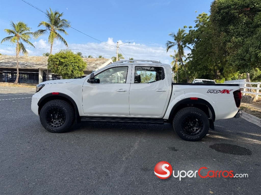 2021 Nissan Frontier — foto 2 / 12