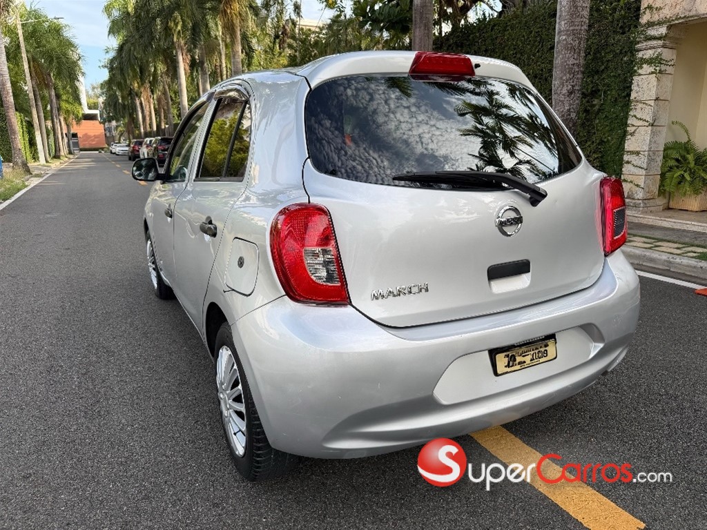 2015 Nissan March — foto 5 / 8