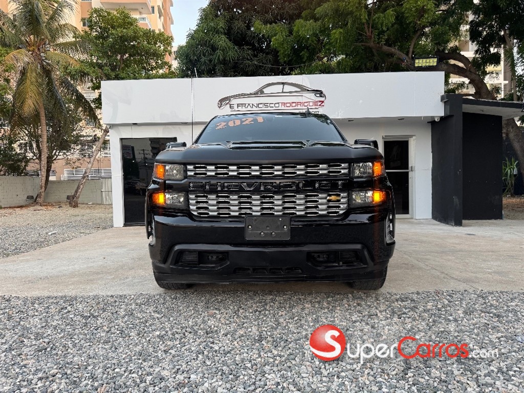 2021 Chevrolet Silverado Custom — foto 2 / 9