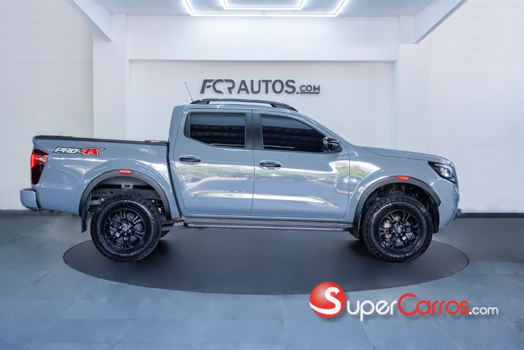 2022 Nissan Frontier Pro-4X — foto 2 / 12