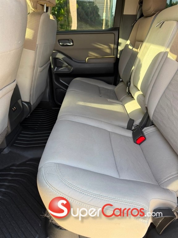 2022 Nissan Frontier SV — foto 8 / 12