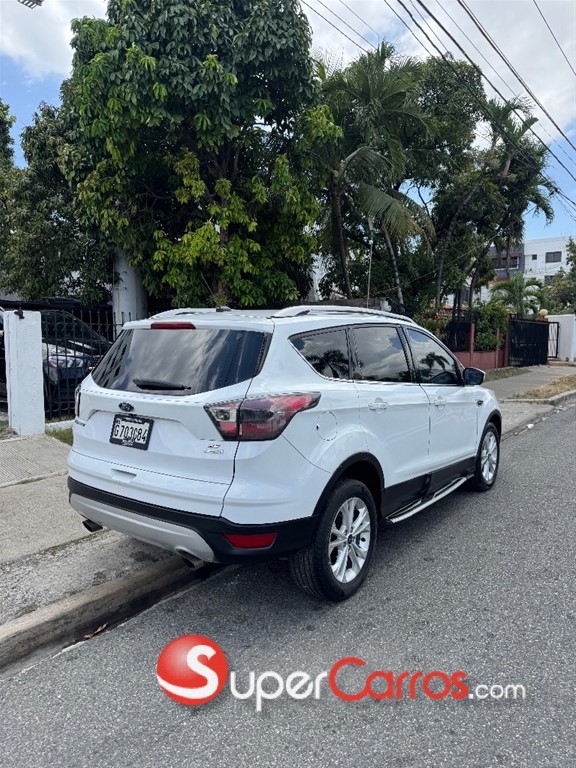 2017 Ford Escape — foto 3 / 10