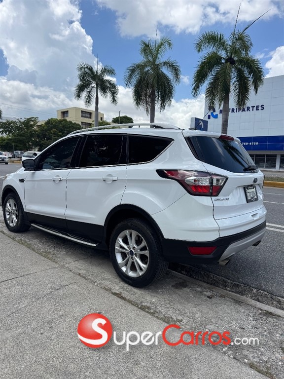 2017 Ford Escape — foto 4 / 10