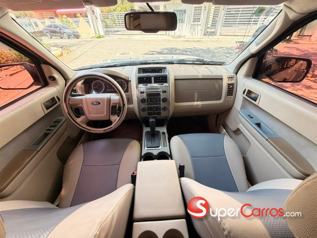 2010 Ford Escape XLT — foto 6 / 12