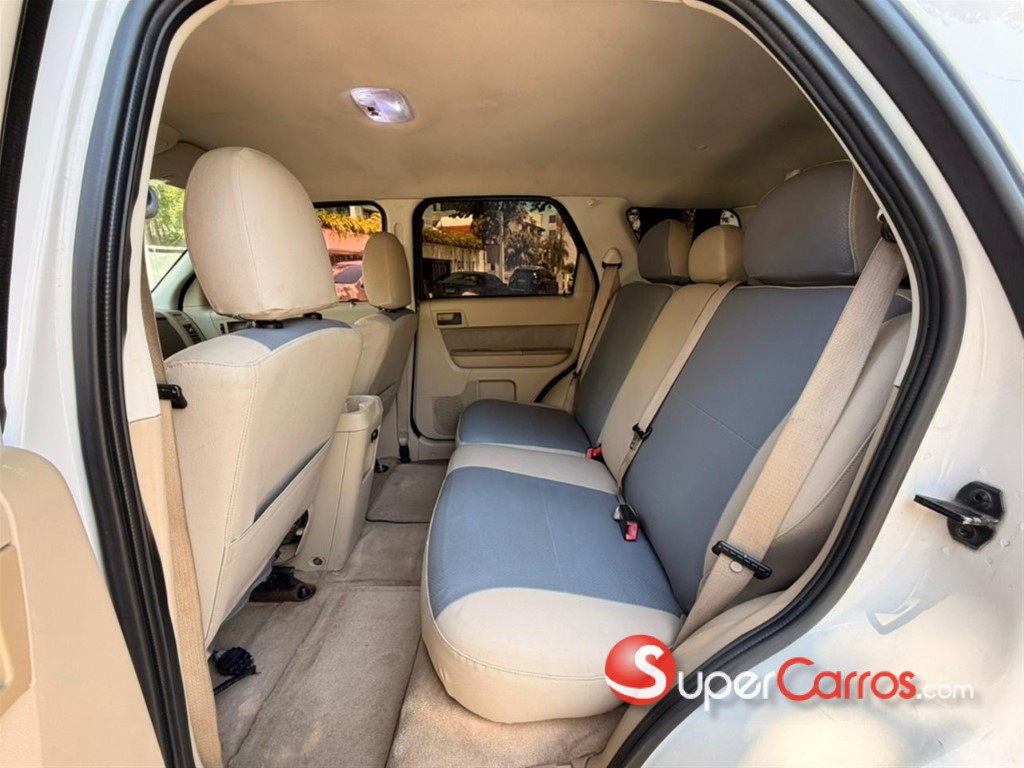 2010 Ford Escape XLT — foto 7 / 12