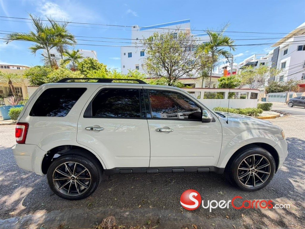 2010 Ford Escape XLT — foto 9 / 12