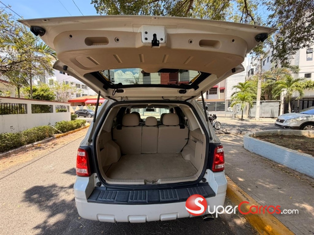 2010 Ford Escape XLT — foto 11 / 12