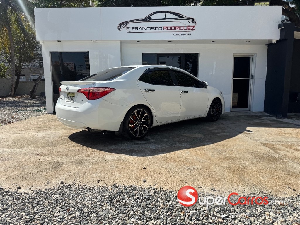 2017 Toyota Corolla LE Plus — foto 4 / 9