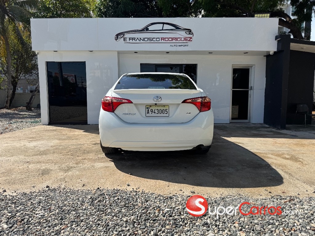 2017 Toyota Corolla LE Plus — foto 5 / 9