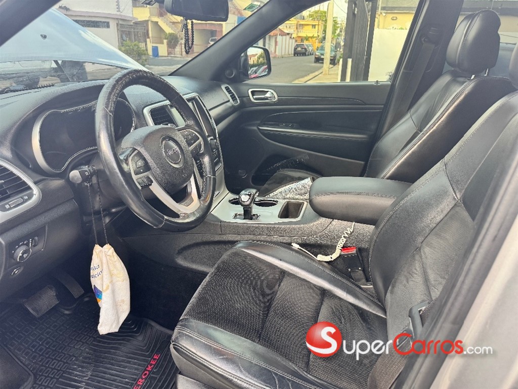 2015 Jeep Grand Cherokee Laredo — foto 11 / 12