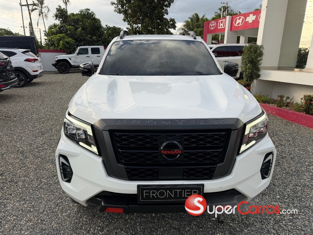 2022 Nissan Frontier Pro-4X — foto 2 / 10