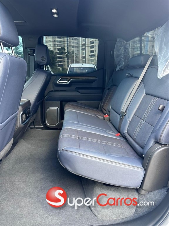 2025 Chevrolet Silverado High Country Duramax — foto 8 / 12