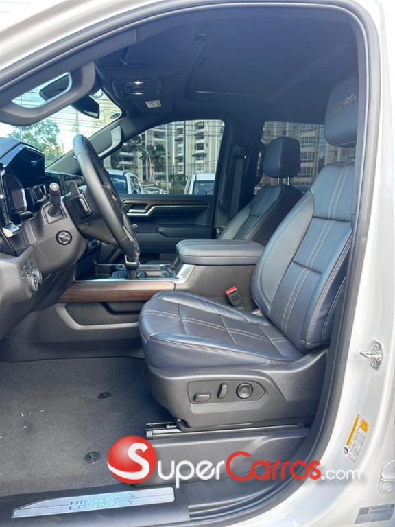2025 Chevrolet Silverado High Country Duramax — foto 9 / 12