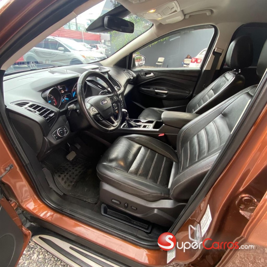 2017 Ford Escape Titanium Ecoboost — foto 7 / 12