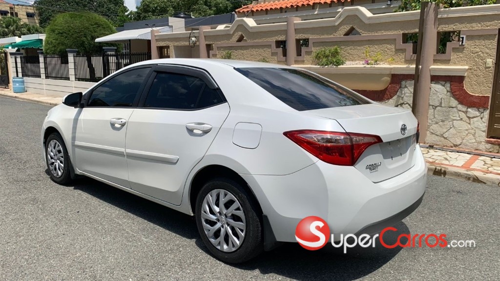 2018 Toyota Corolla LE — foto 2 / 12