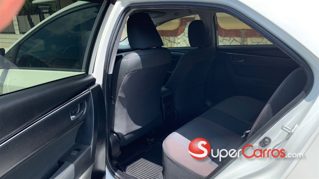 2018 Toyota Corolla LE — foto 6 / 12