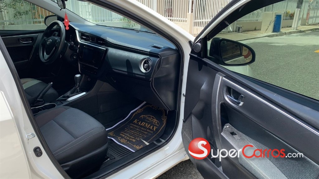 2018 Toyota Corolla LE — foto 7 / 12