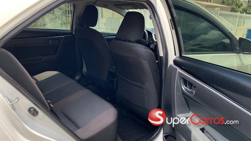 2018 Toyota Corolla LE — foto 8 / 12