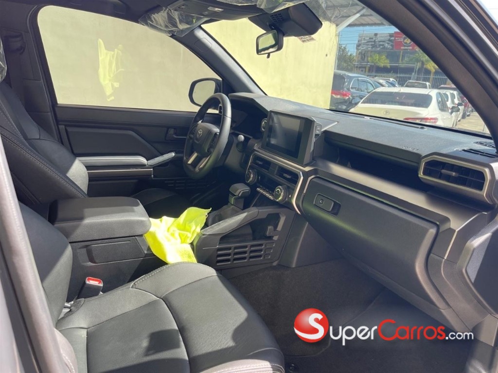 2026 Toyota 4 Runner SR5 — foto 2 / 10