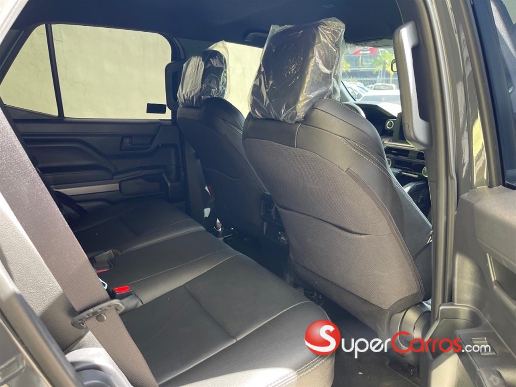 2026 Toyota 4 Runner SR5 — foto 3 / 10