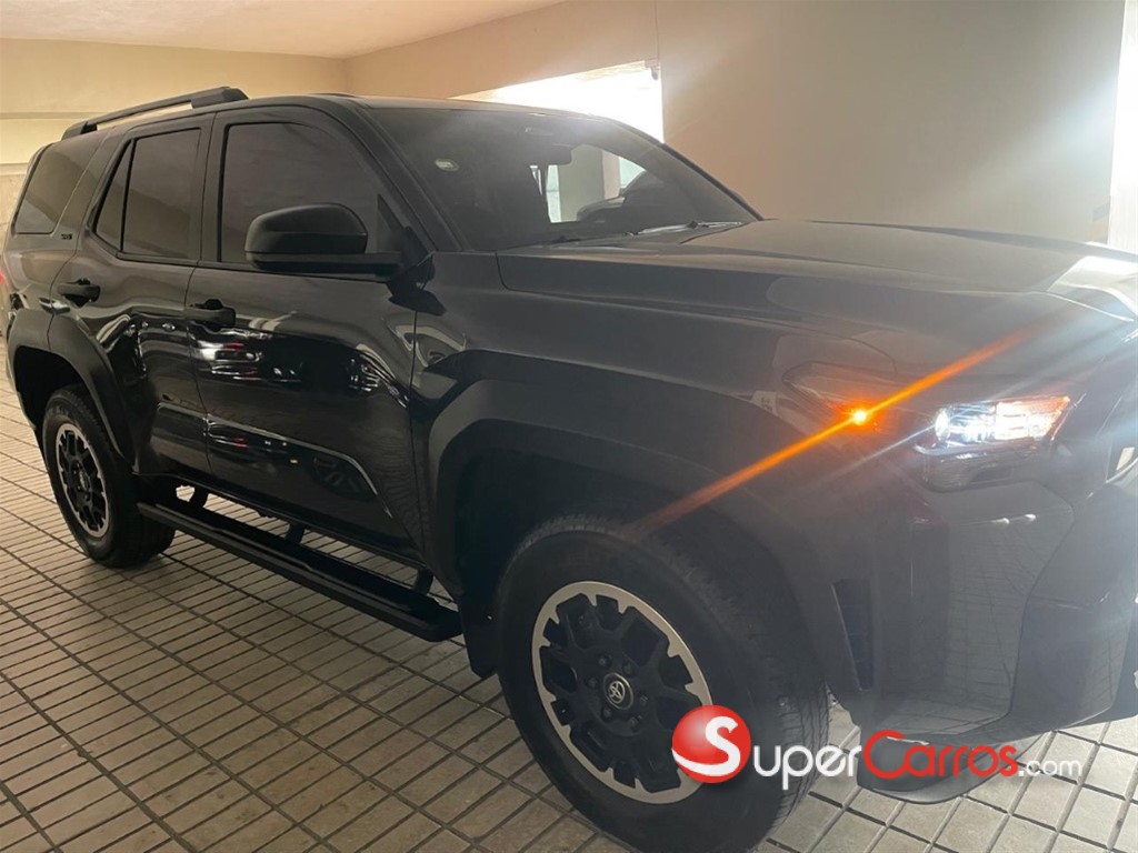 2026 Toyota 4 Runner SR5 — foto 6 / 10