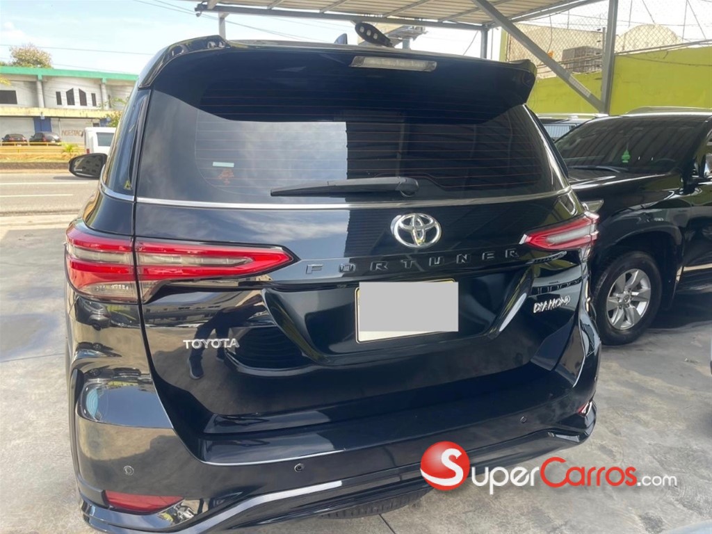 2022 Toyota Fortuner DIAMOND — foto 2 / 7