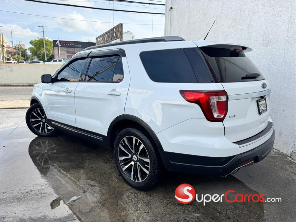 2018 Ford Explorer XLT — foto 5 / 11