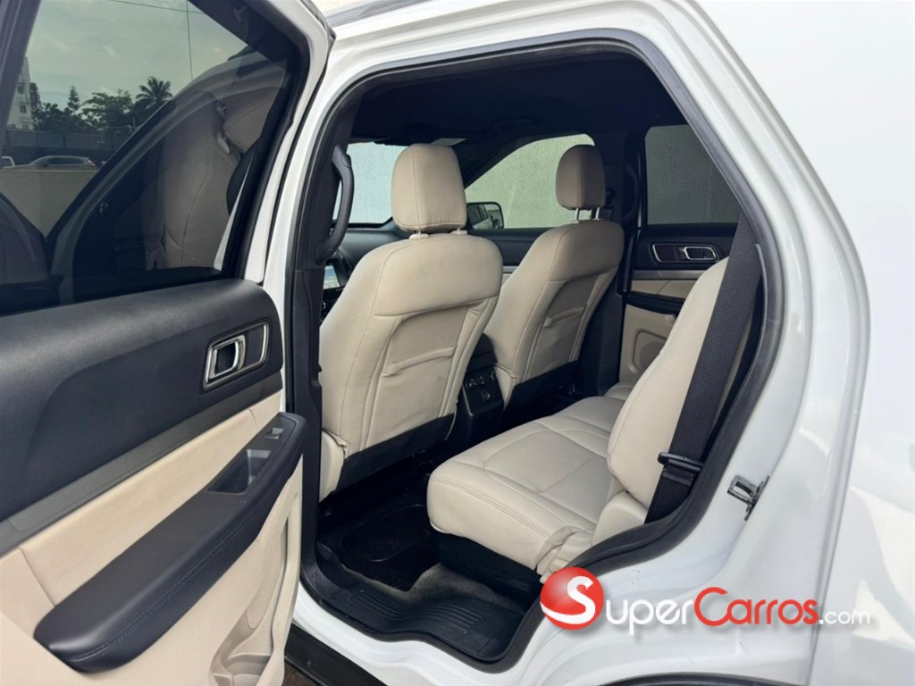 2018 Ford Explorer XLT — foto 8 / 11